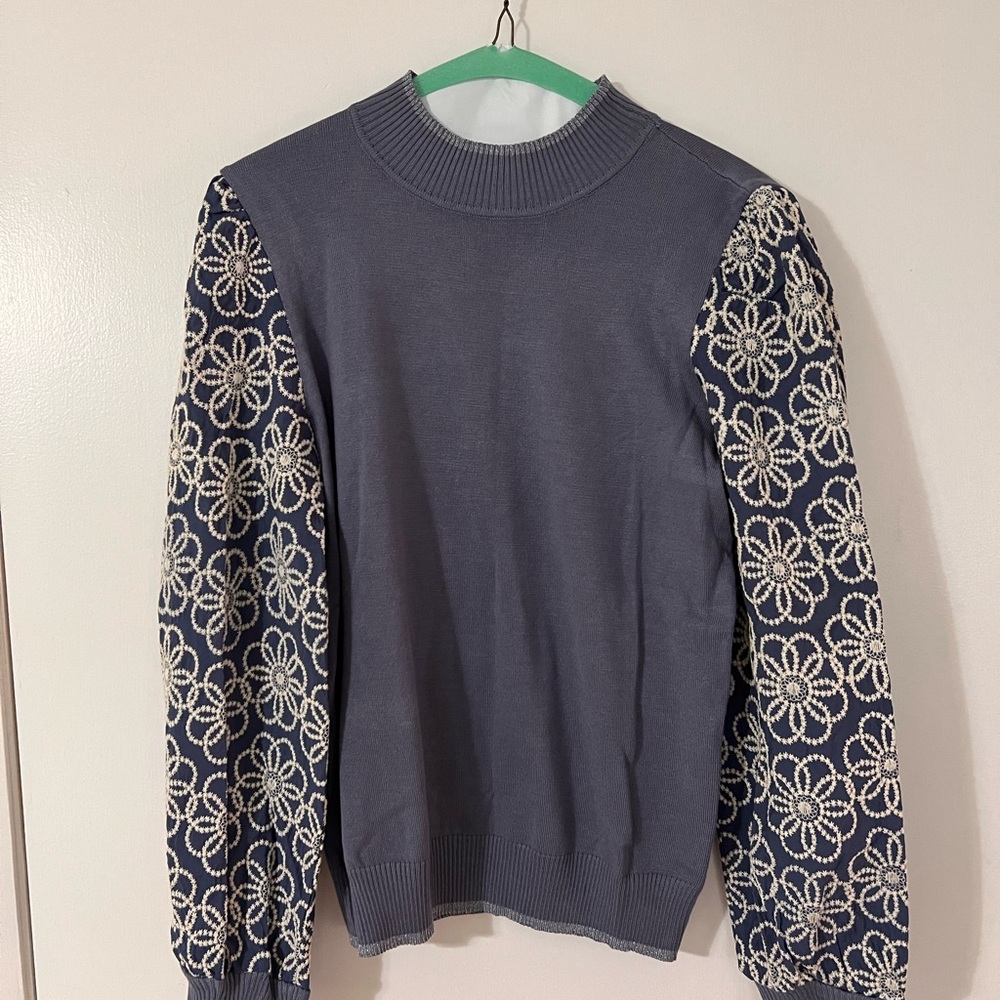 Floral Sleeve Sweater in Gray and Cream